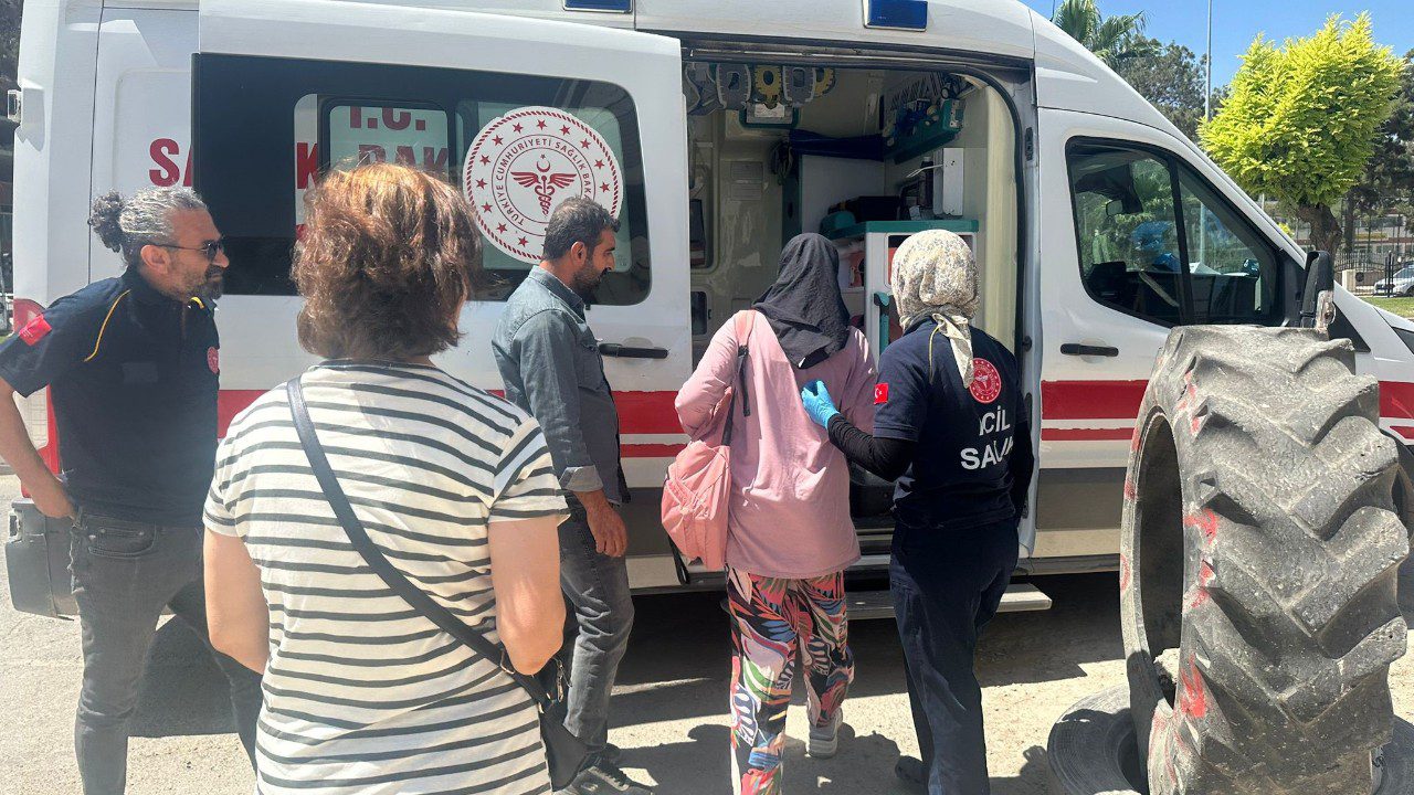 Genç Kıza Otomobil Çarptı, Burnu Bile Kanamadı