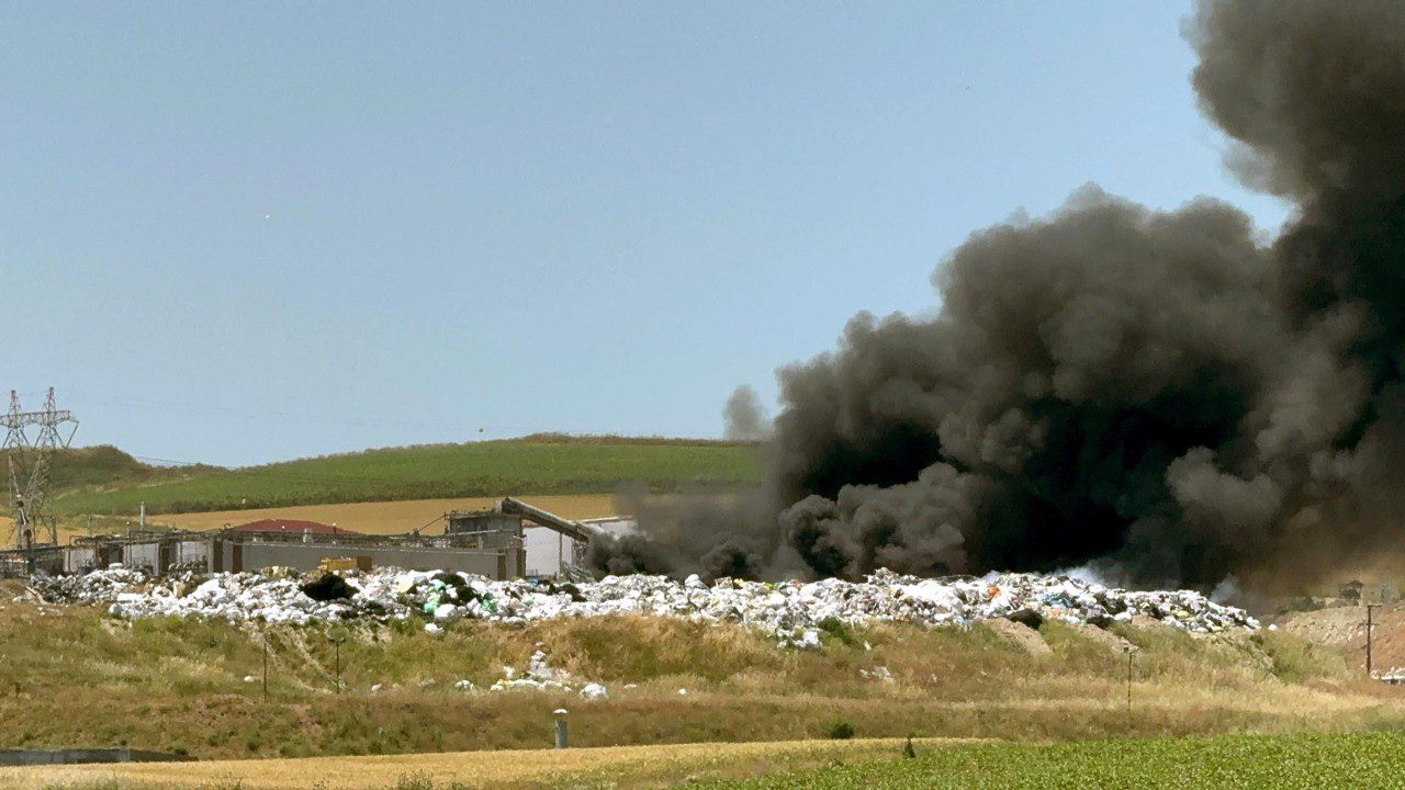 Geri Dönüşüm Tesisinde Korkutan Yangın: Dumanlar Gökyüzünü Kapladı