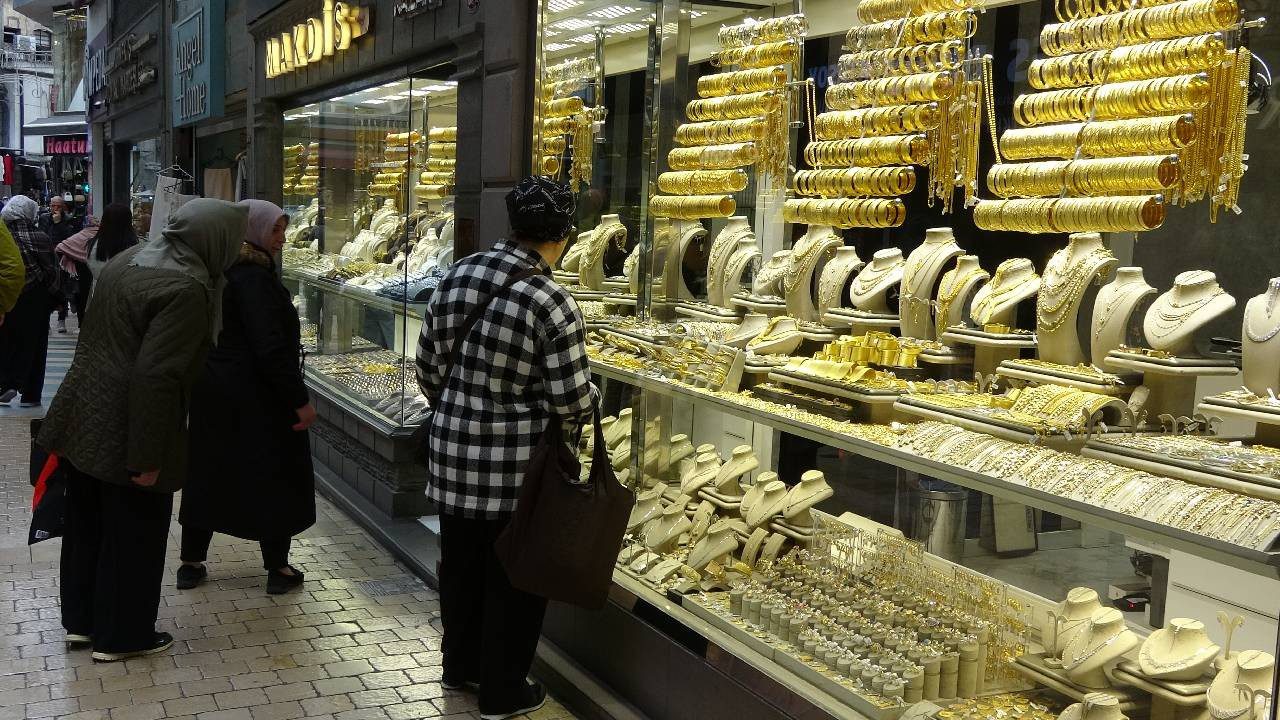 Gram Altını da Çeyrek Altını da Solladı: Daha Çok Kazandırıyor! Yatırımcılar Gizli Gizli Almaya Başladı
