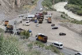 Hakkari’de Askerleri Taşıyan Midibüs Devrildi: 12 Yaralı