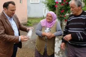Herkes İğreniyor, O Altın Gibi Saklıyor: Yoldan Toplayıp Getirene Para Veriyor! Mahallede Gören Koşuyor