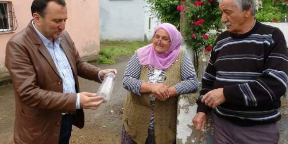 Herkes İğreniyor, O Altın Gibi Saklıyor: Yoldan Toplayıp Getirene Para Veriyor! Mahallede Gören Koşuyor