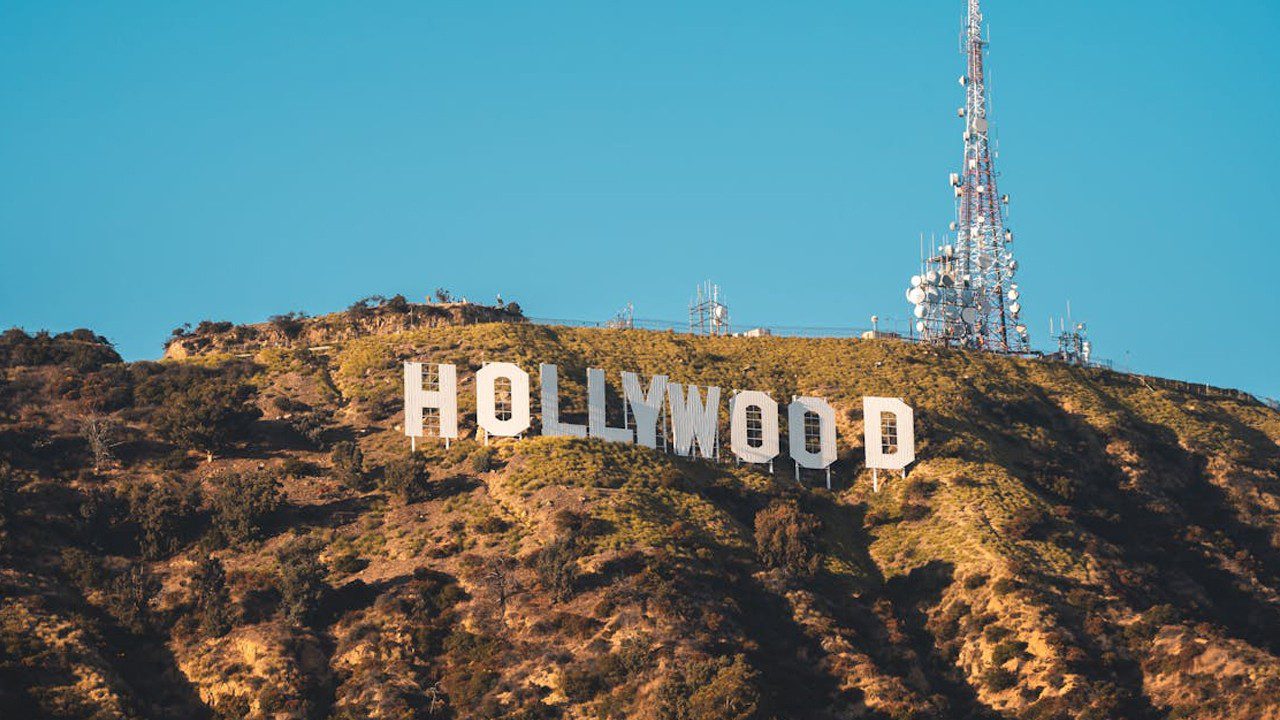 Hollywood’un En Büyüğü Batıyor mu? Hepsini İşten Çıkardı