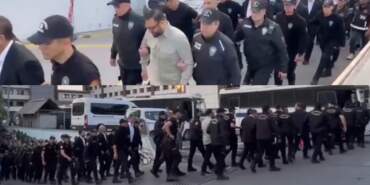 İBB Soruşturmasında Belediye Başkanlarını Sıraya Dizip Görüntüleri Servis Ettiler! AKP’li Şamil Tayyar, O Anlara Sessiz Kalamadı: ‘YAKIŞMADI’