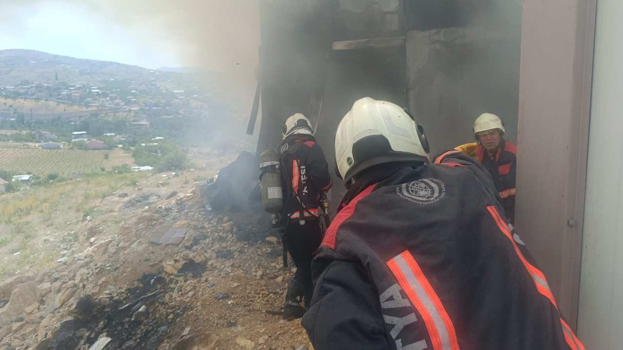 İnşaat İşçilerinin Kaldığı Konteynerde Yangın