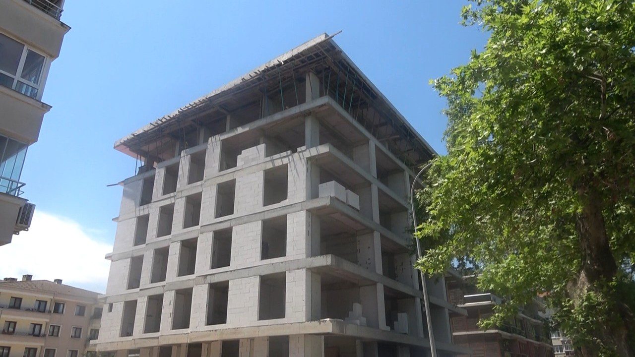 İnşattan Düşen İşçi Ağır Yaralandı