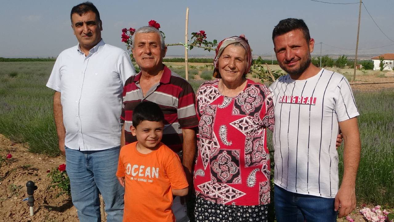 İnternetten Gördü, Eşiyle  Köşeyi Döndü: 3. Kez Hasat Ediyor, Gören Hayran Kalıyor