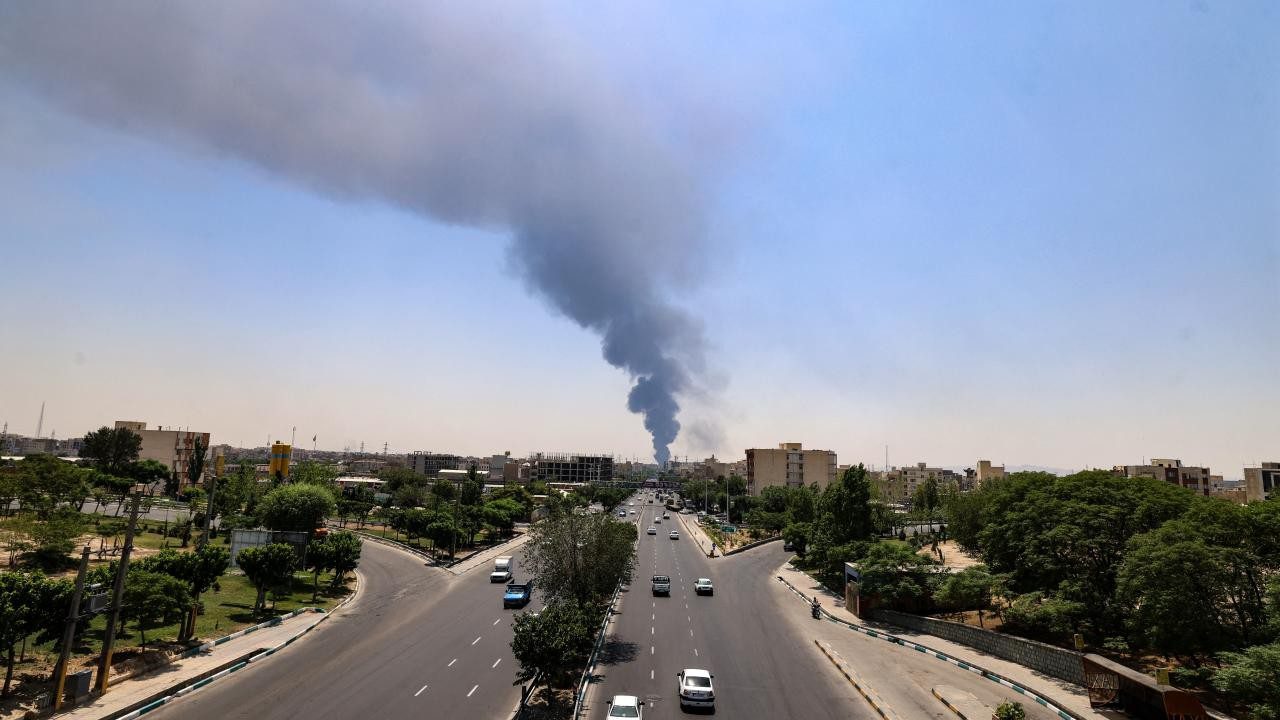 İsrail ve İran’dan Peş Peşe Flaş Kararlar! İran’da Okullar Süresiz Tatil Edildi, İsrail’de Olağanüstü Hal Uzatıldı