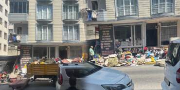 İstanbul’da ‘Çöp Ev’ Kabusu! Böcekler Apartmanı İstila Etti
