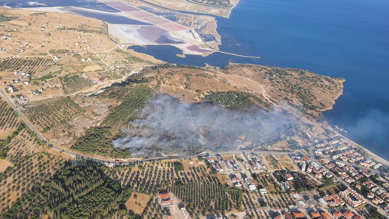 İzmir’de Orman Yangını: Ekiplerin Müdahalesi Sürüyor