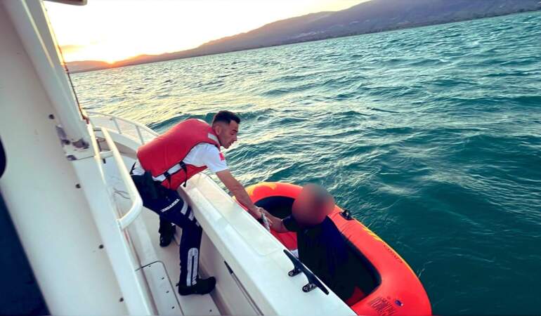 İznik Gölü’nde Korku Dolu Anlar… 2 Saat Mahsur Kaldı