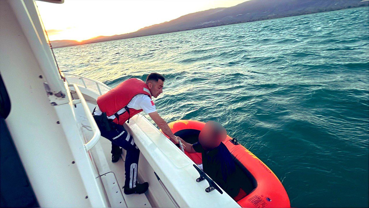 İznik Gölü’nde Korku Dolu Anlar… 2 Saat Mahsur Kaldı