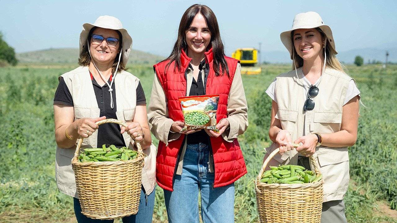 Kadın Üreticilerin Emeğiyle Yetiştirilen “Ege’den Hasat” Bezelyesi Raflarda Yerini Aldı