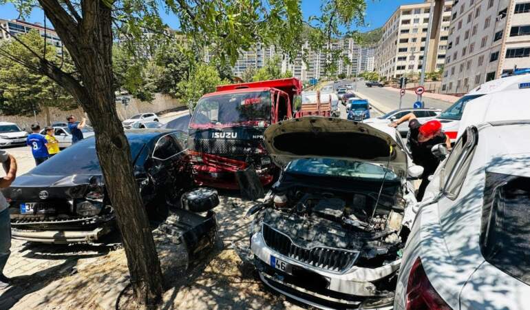 Kahramanmaraş’ta Zincirleme Kaza! 3 Yaralı