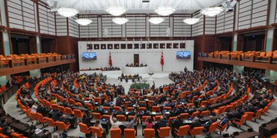 Karar Resmi Gazete’de: TBMM Tatile Girmiyor! Meclis’in Çalışma Süresi 1 Ay Uzatıldı