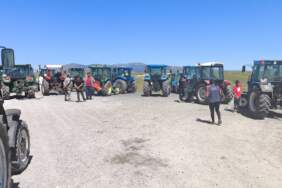 Kars’ta Köylülerden ‘Su’ Eylemi! Traktörleriyle Yol Kapattılar