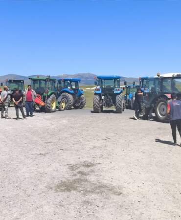 Kars’ta Köylülerden ‘Su’ Eylemi! Traktörleriyle Yol Kapattılar
