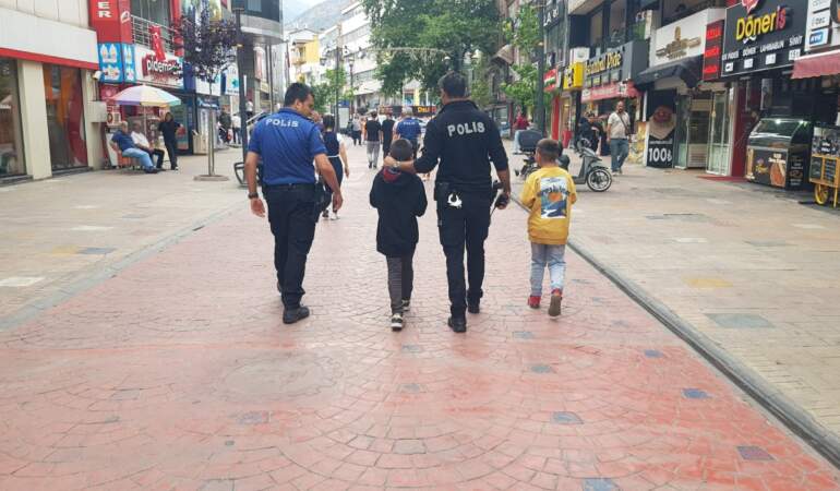 Kayıp Çocuk Arkadaşıyla Gezerken Bulundu