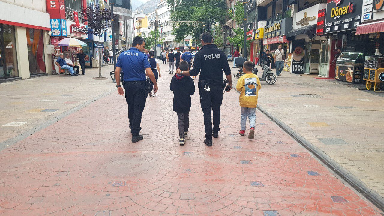 Kayıp Çocuk Arkadaşıyla Gezerken Bulundu