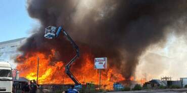 Kocaeli’de Palet Fabrikasında Büyük Yangın! İtfaiye Eri Hastaneye Kaldırıldı