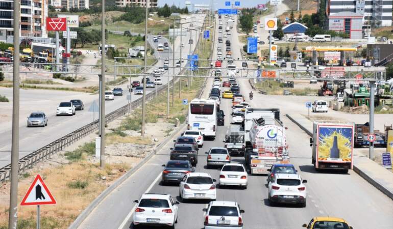 Kurban Bayramı Hareketliliği Başladı: ‘Kilit Kavşak’ta Yine Trafik Yoğunluğu