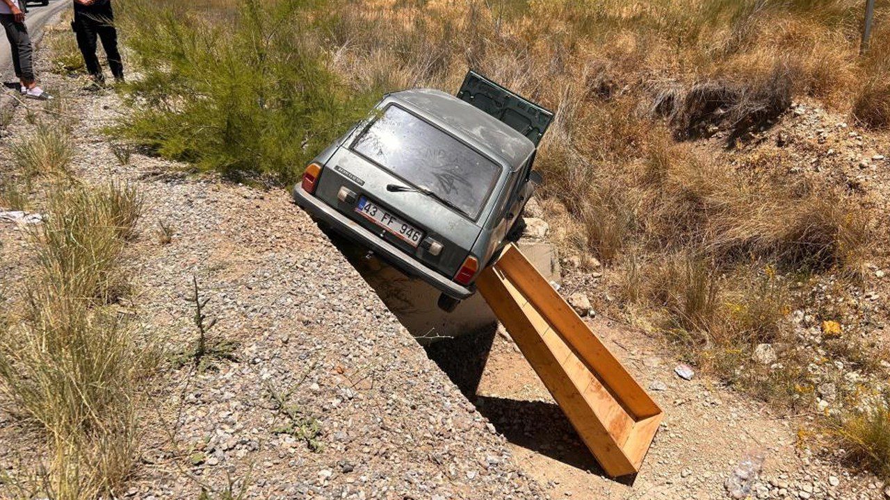 Kütahya’da Feci Kaza: Araç Şarampole Devrildi, 2 Yaralı