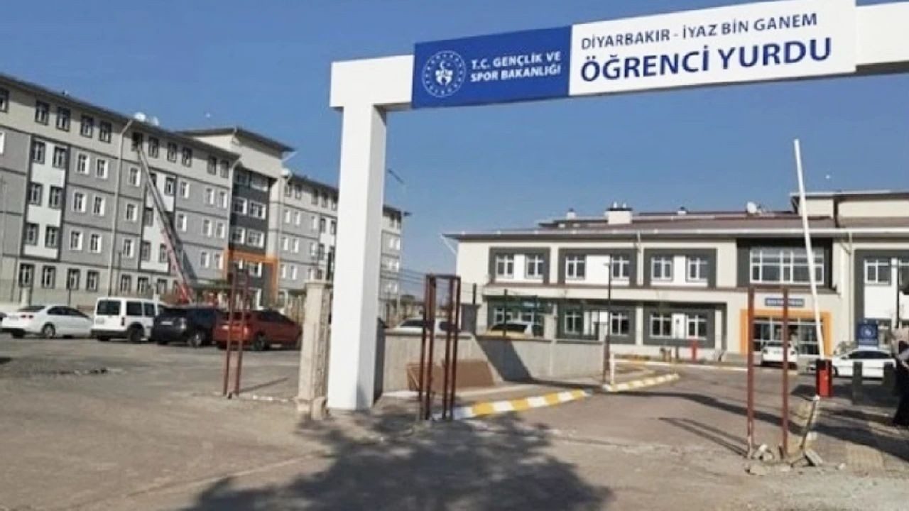 KYK Şartlarını Protesto Eden Öğrencilere Skandal Yanıt! ‘Babanızın Evinde Klima mı Vardı?’