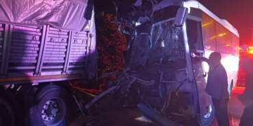 Manisa’da İşçi Servisi Tıra Çarptı: 5’i Ağır 20 Yaralı