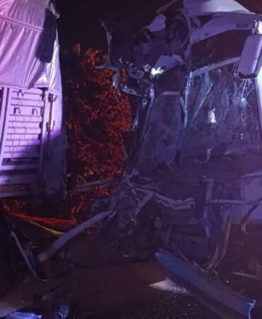 Manisa’da İşçi Servisi Tıra Çarptı: 5’i Ağır 20 Yaralı
