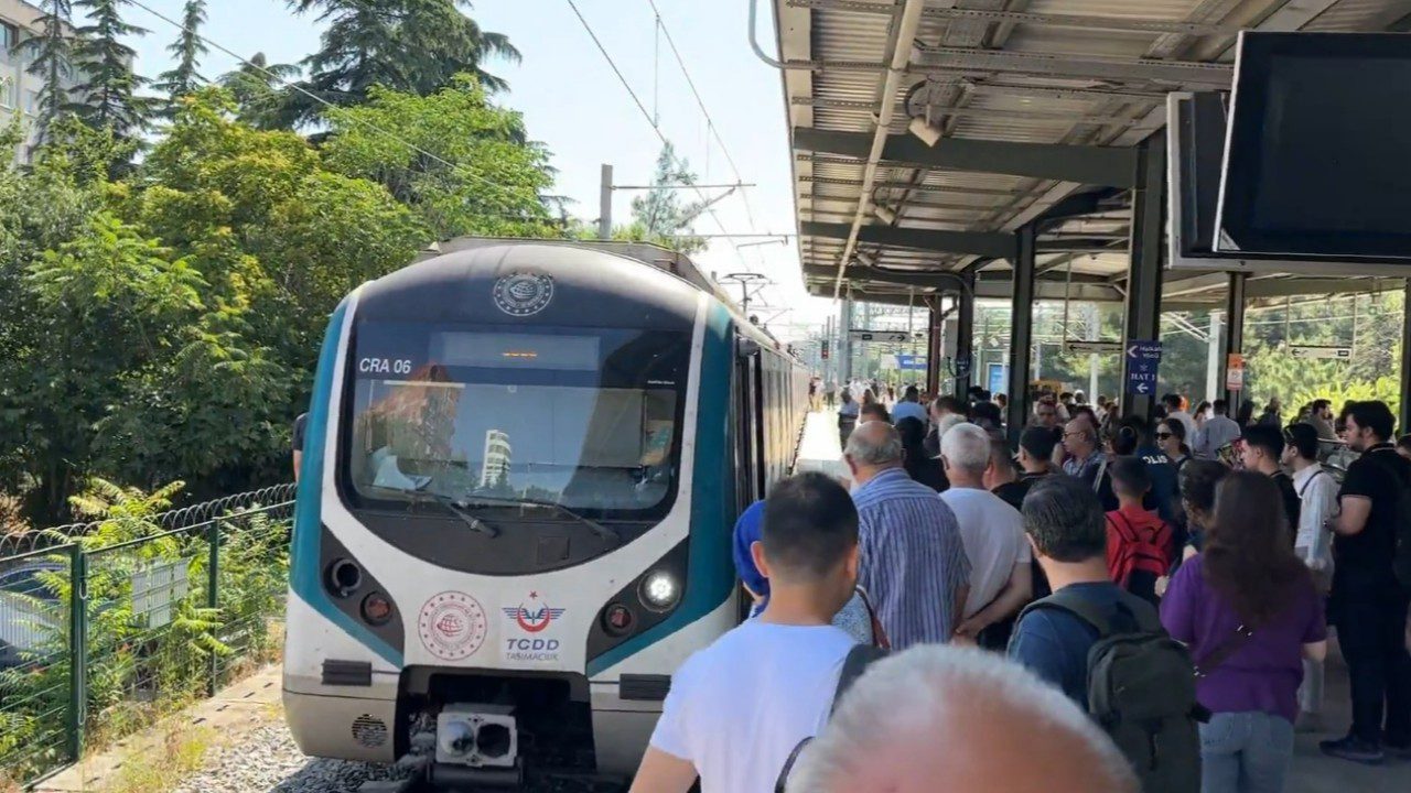 Marmaray’da Dehşet Anları! Bir Kişi İntihar Etti
