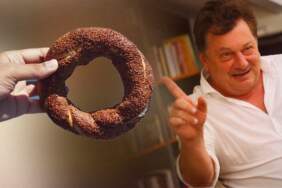 Menemen Bitti, Simit Başladı! Vedat Milor Açıkladı, Sosyal Medya İkiye Bölündü, En İyi Simit Nerede?