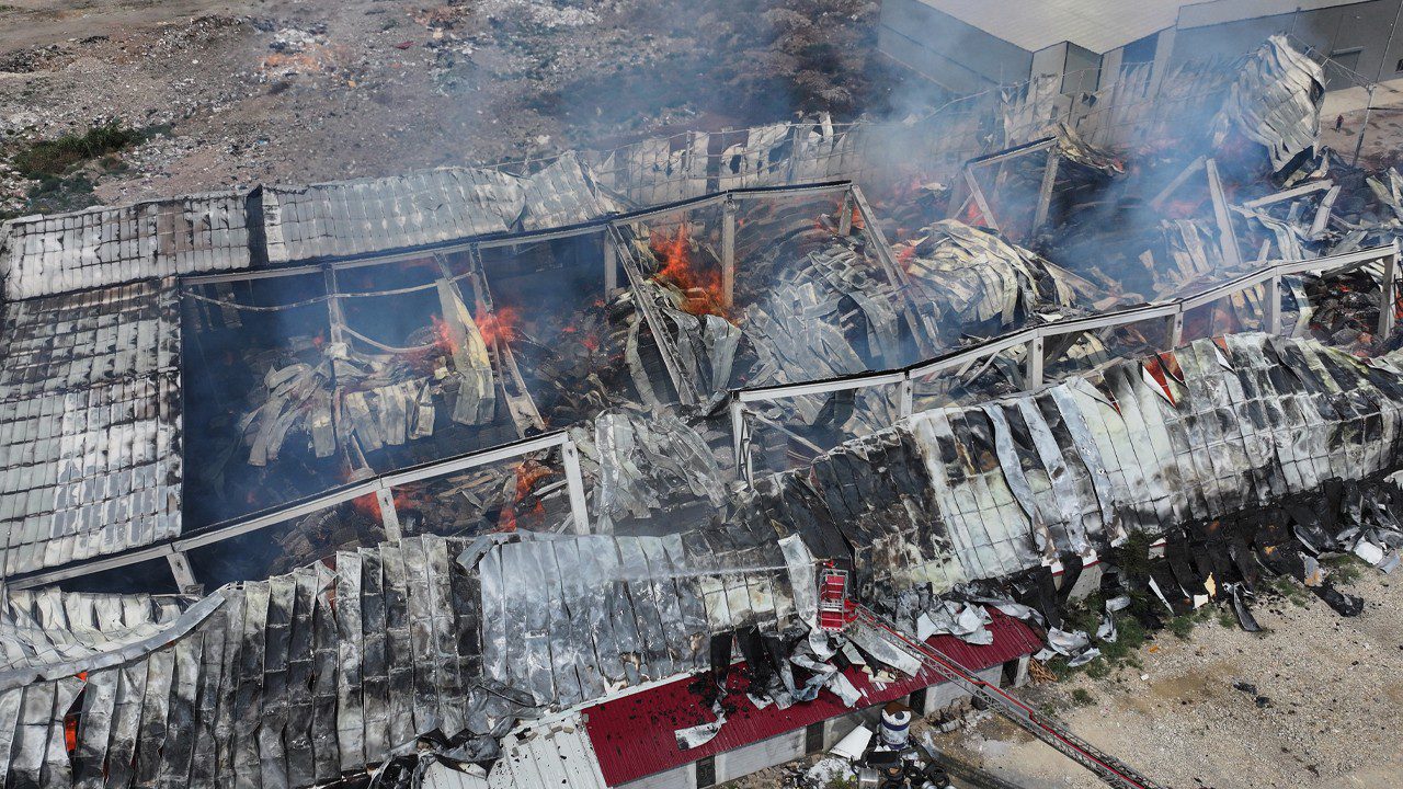 Mersin’de Pamuk Deposunda Yangın