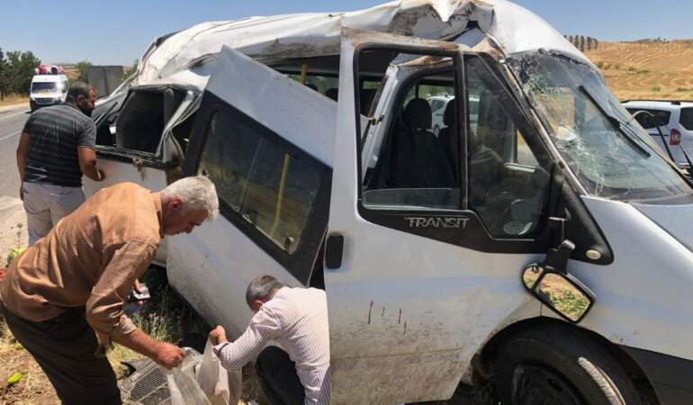 Minibüs Takla Attı! Aynı Aileden 1’i Ağır, 5 Yaralı