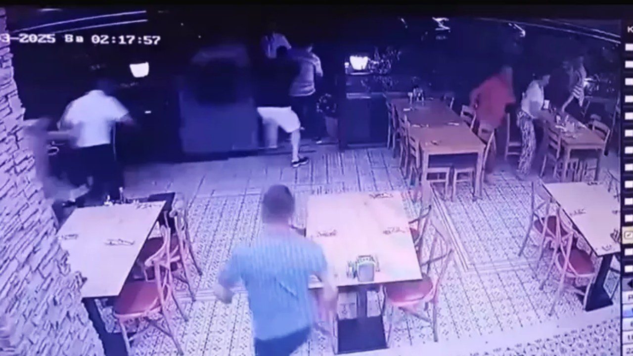 Muğla Fena Sallandı! Panik Anları Kameralarda: Vatandaş Sokağa Döküldü