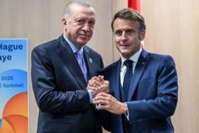NATO Zirvesi’nde Dikkat Çeken Görüntü! Cumhurbaşkanı Erdoğan-Macron Görüşmesinde Beden Dili Konuştu