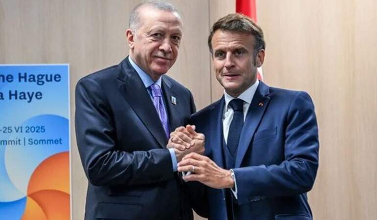 NATO Zirvesi’nde Dikkat Çeken Görüntü! Cumhurbaşkanı Erdoğan-Macron Görüşmesinde Beden Dili Konuştu