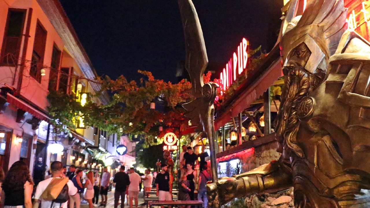 Ne Çeşme ne de Bodrum! 82 Kişilik Nüfusu Geceleri 10 Bin Oluyor… Tek Bir Sebebi Var