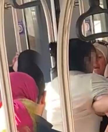 Önce Hakaret Sonra Şiddet! Başörtülü Kadına Çocuğunun Yanında İğrenç Saldırı