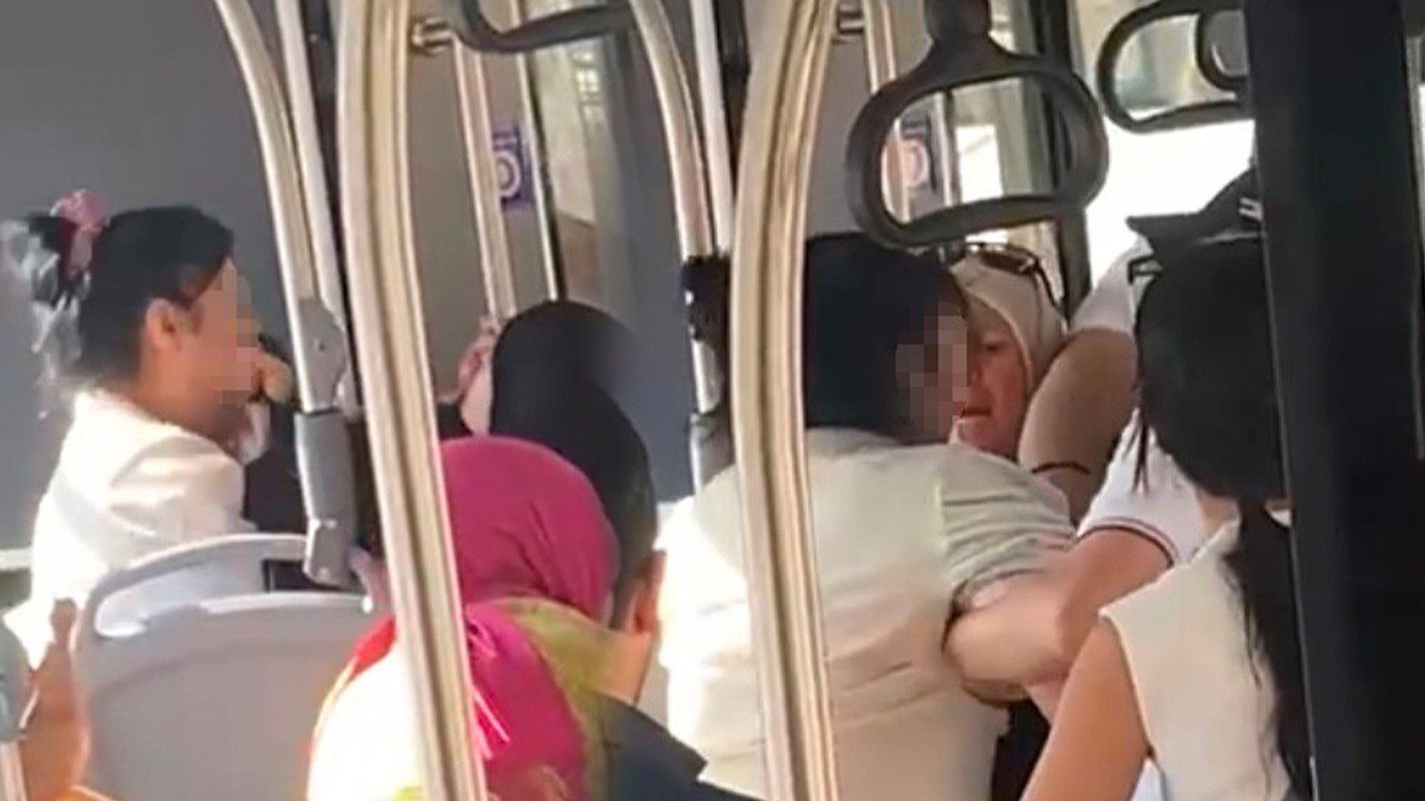 Önce Hakaret Sonra Şiddet! Başörtülü Kadına Çocuğunun Yanında İğrenç Saldırı