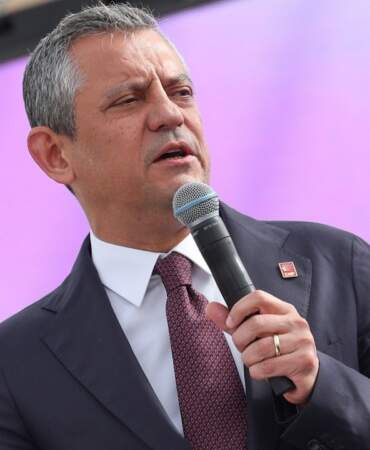 Özgür Özel’in ‘Mücadele’ Mesajı Ayakta Alkışlandı: ‘Asla Vazgeçmeyeceğiz’