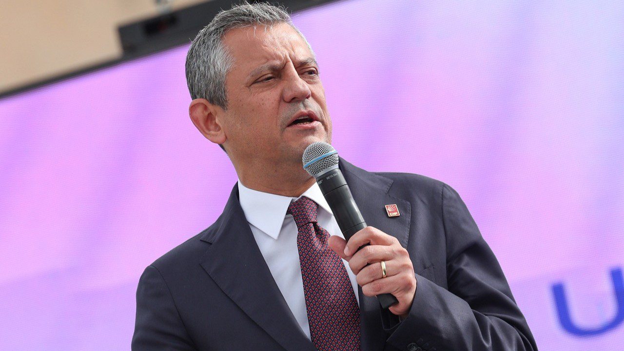 Özgür Özel’in ‘Mücadele’ Mesajı Ayakta Alkışlandı: ‘Asla Vazgeçmeyeceğiz’