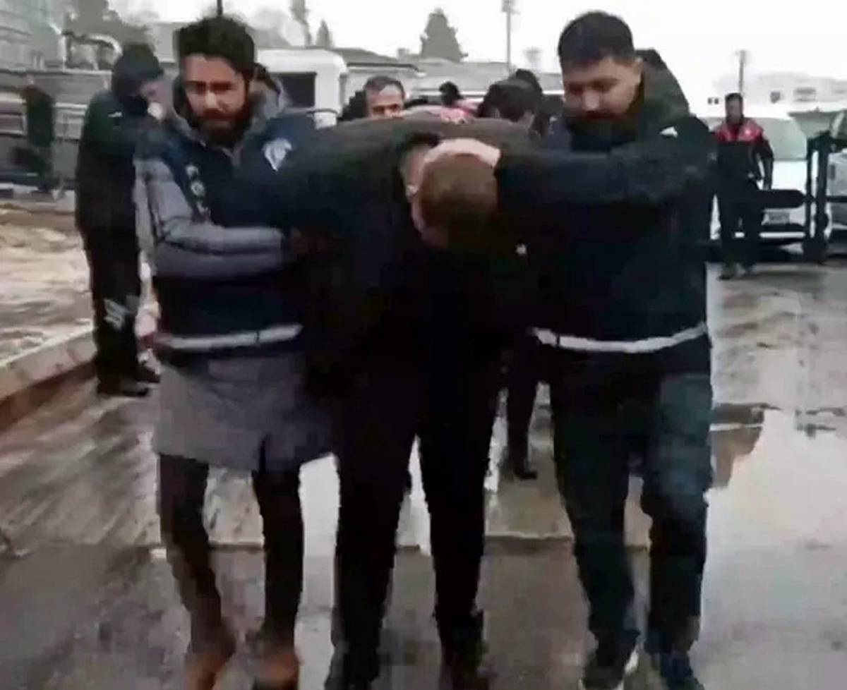 rambo-bicagiyla-aort-damarini-kesip-kalbini-cikardilar-2.jpg