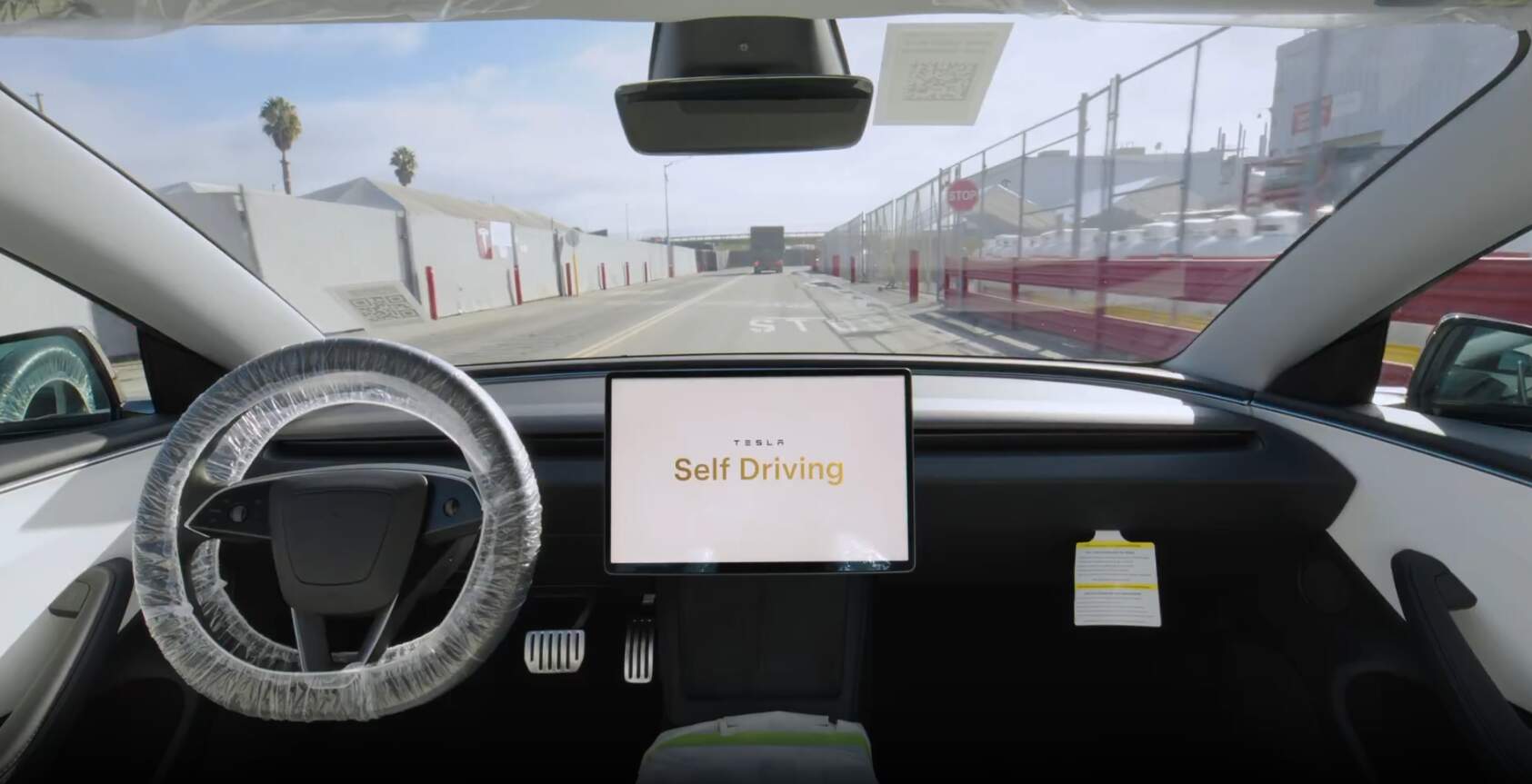 Tesla sürücüsüz araç dönemini resmen başlattı! Onlarca araç aynı anda böyle görüntülendi