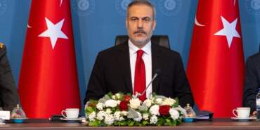 Rusya ve Ukrayna Heyetleri İstanbul’da: Hakan Fidan’dan Üçlü Toplantı Açılışında Açıklama