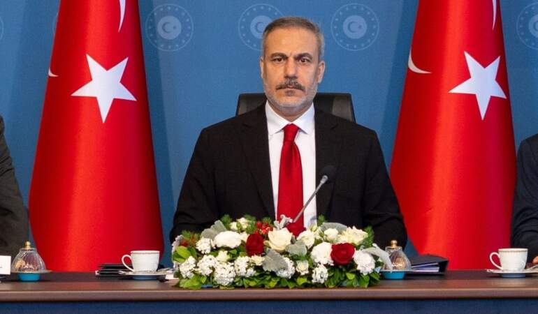 Rusya ve Ukrayna Heyetleri İstanbul’da: Hakan Fidan’dan Üçlü Toplantı Açılışında Açıklama