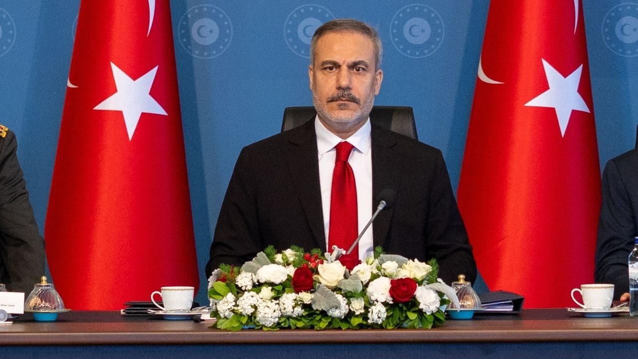 Rusya ve Ukrayna Heyetleri İstanbul’da: Hakan Fidan’dan Üçlü Toplantı Açılışında Açıklama