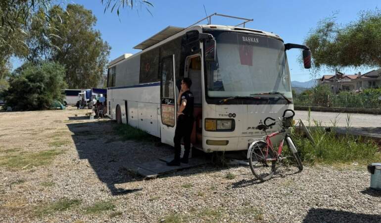 Sabah İşe Gelmeyince Gerçek Ortaya Çıktı: Otobüste Yaşamını Yitirdi