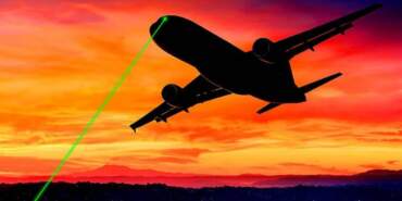 Sabiha Gökçen’e İnen Yolcu Uçağına Lazer Tacizi! İşte Kule ile Pilotun Telsiz Konuşmaları