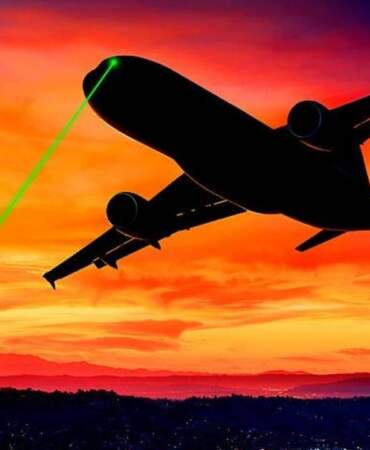 Sabiha Gökçen’e İnen Yolcu Uçağına Lazer Tacizi! İşte Kule ile Pilotun Telsiz Konuşmaları