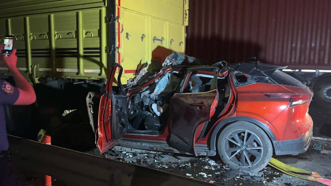 Sakarya’da Cip, Kamyona Ok Gibi Saplandı! 1 Ölü